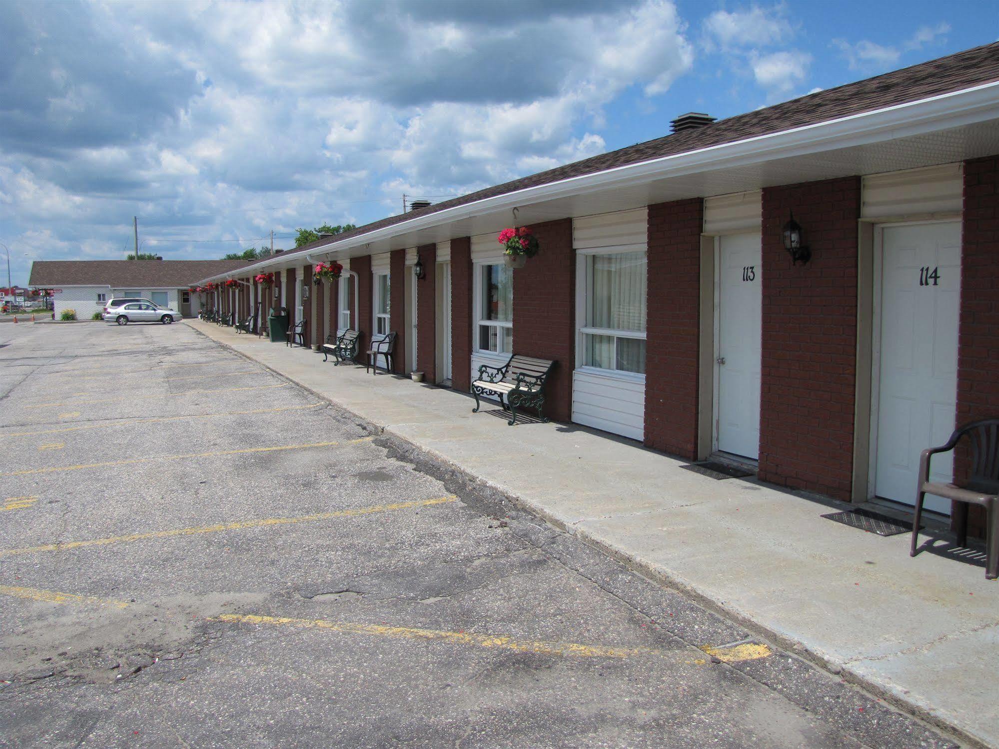Lincoln Motel Sturgeon Falls Ngoại thất bức ảnh